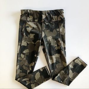 Athleta Camo Size Small 7/8 Cropped
